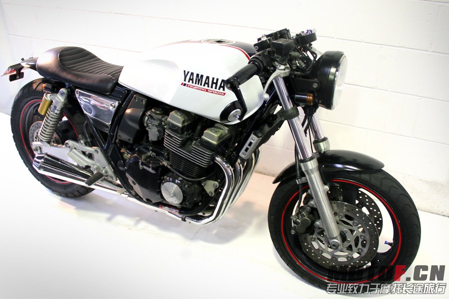 EB014-image2-900x600-YamahaXJR400-Ellaspede-Custom-Motorcycles-Honda-Suzuki-Duca.jpg