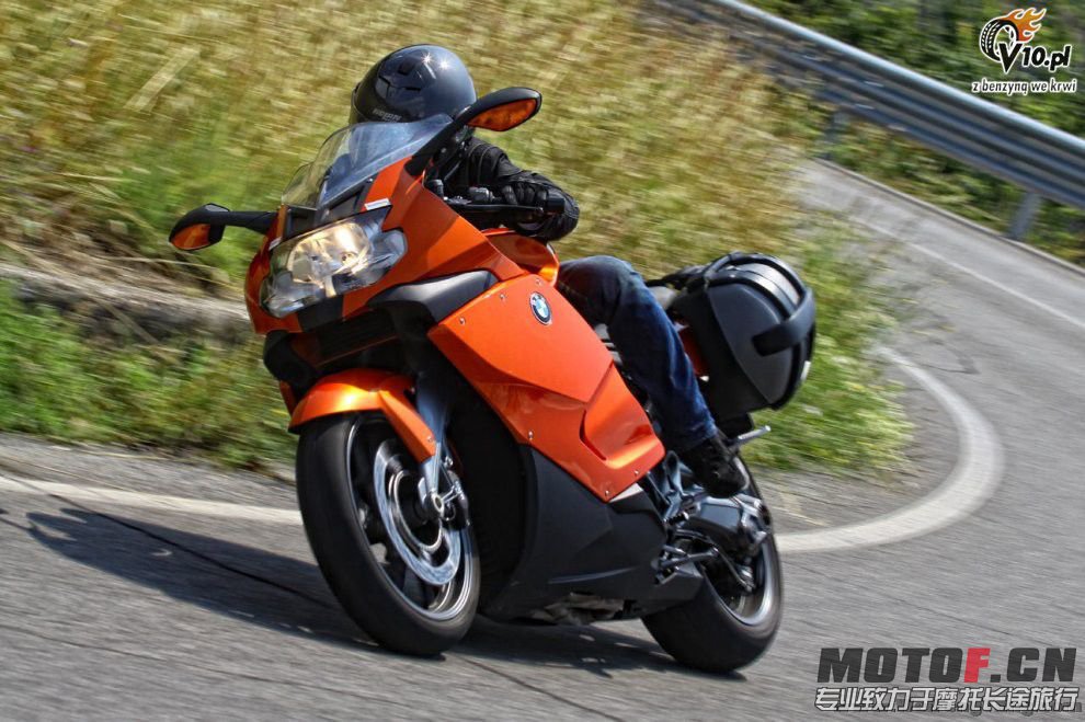 2009_bmw_k1300s_08[1].jpg