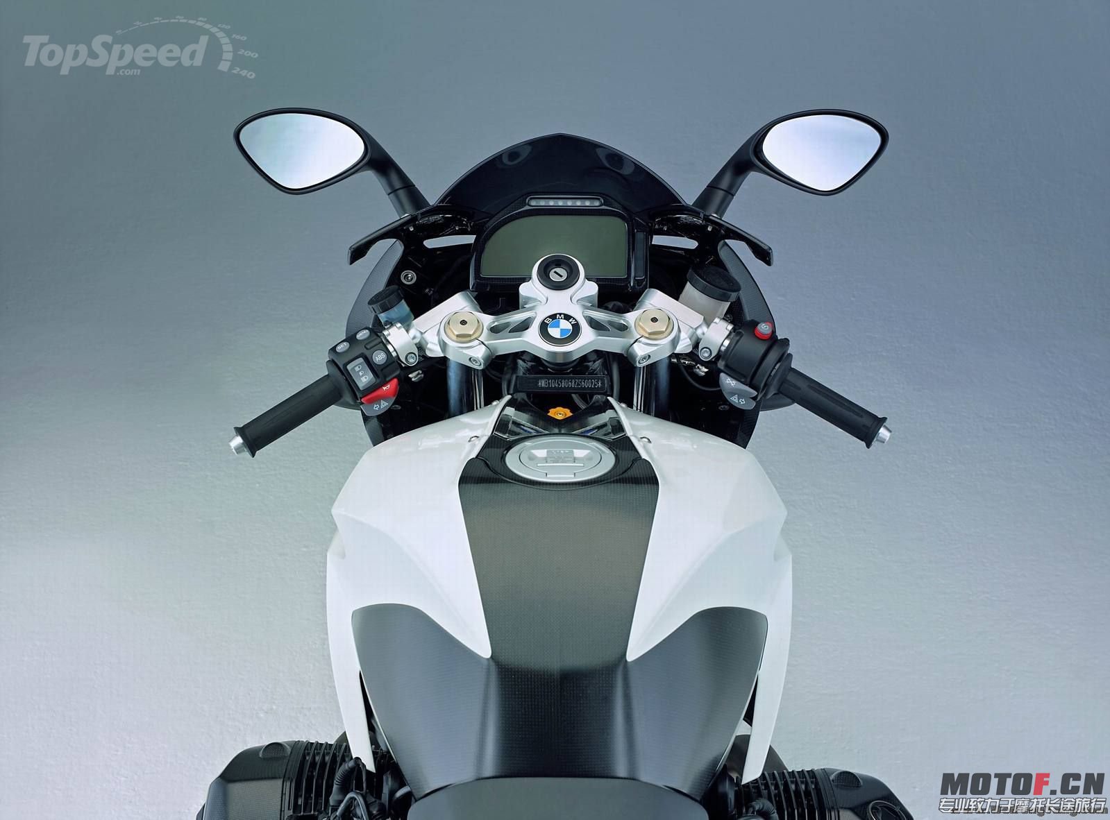 bmw-hp2-sport-11_1600x0w[1].jpg