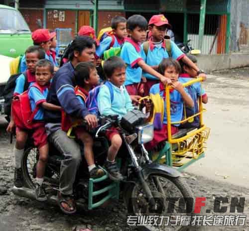 最给力的校车.jpg