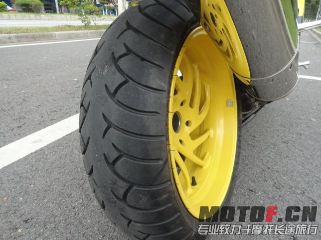 后轮胎.JPG