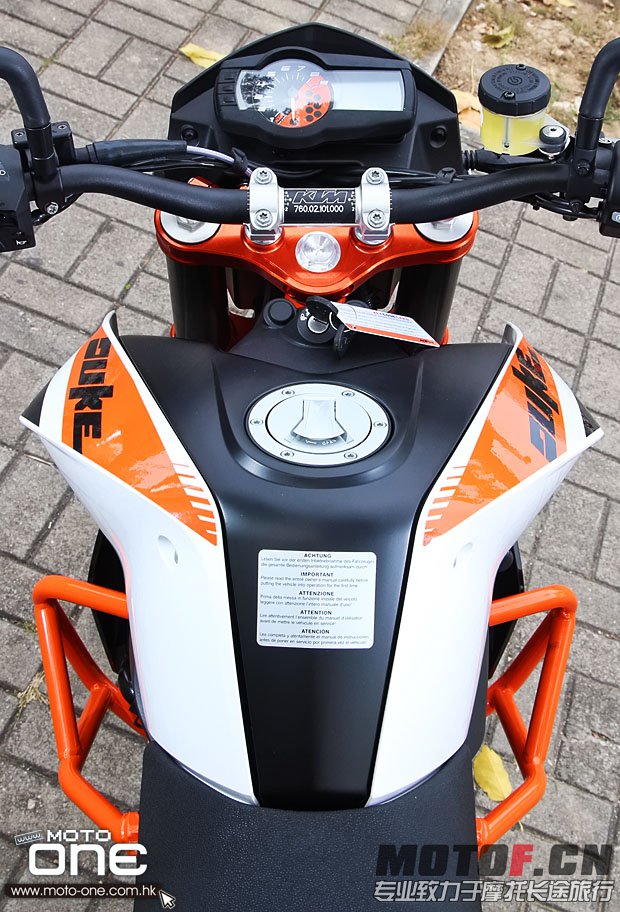 2013_ktm_690_duke_r_15.jpg