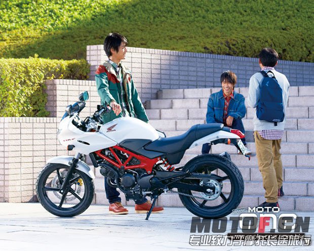 2013_honda_vtr_f_3.jpg