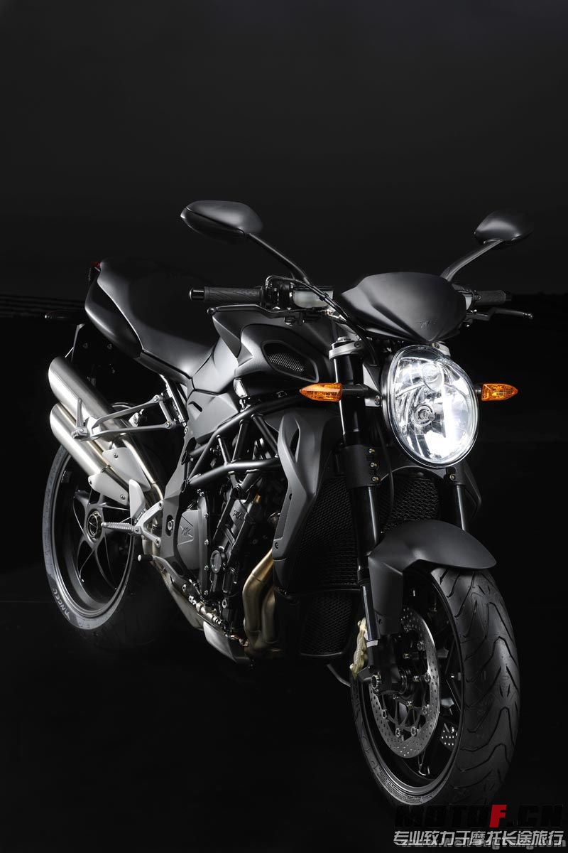 2011-mv-agusta-brutale-920-black-11[1].jpg