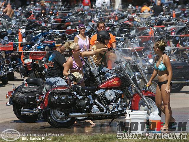 bikinibikewash[1].jpg