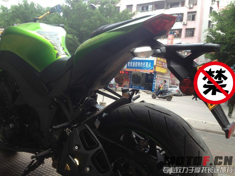 Z1000...jpg