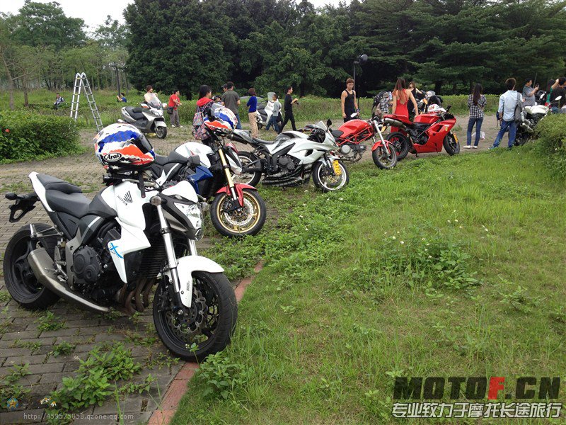 跟番禺缘动力车队在中心湖外拍聚会