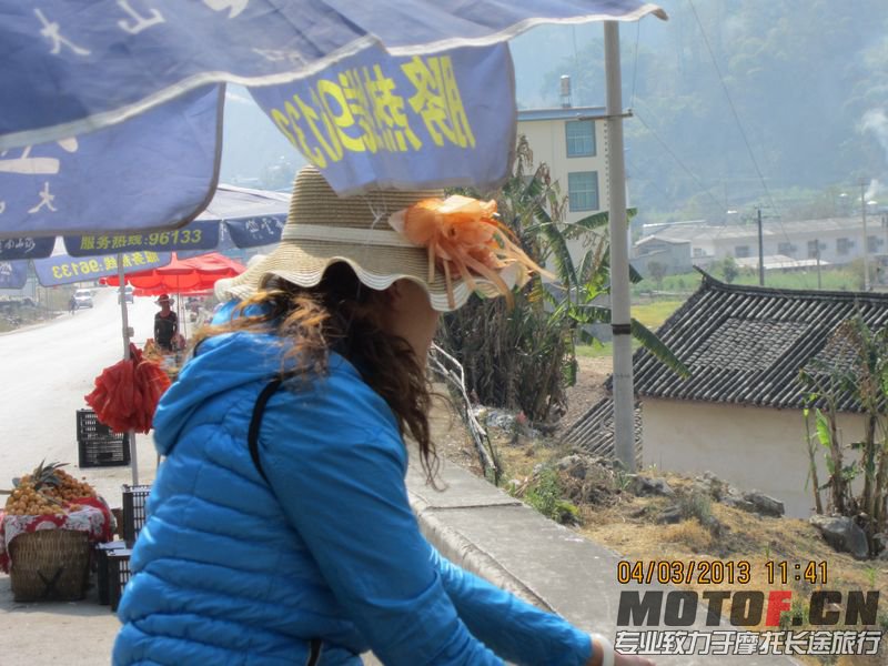 卖枇杷的女人