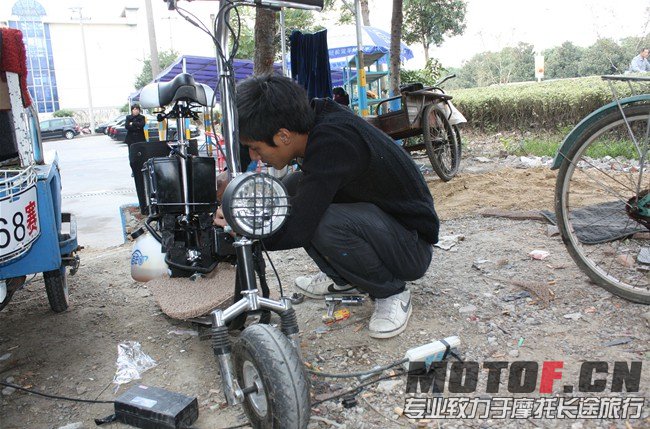 我以前是做汽车装潢的把汽车疝气装在上面非常亮