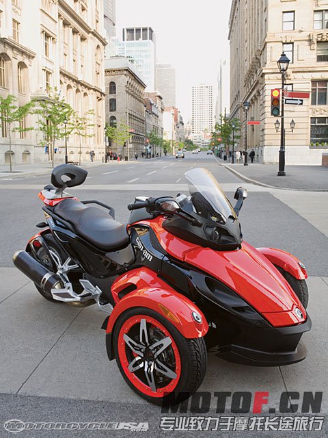 Can-Am-Spyder-07.jpg