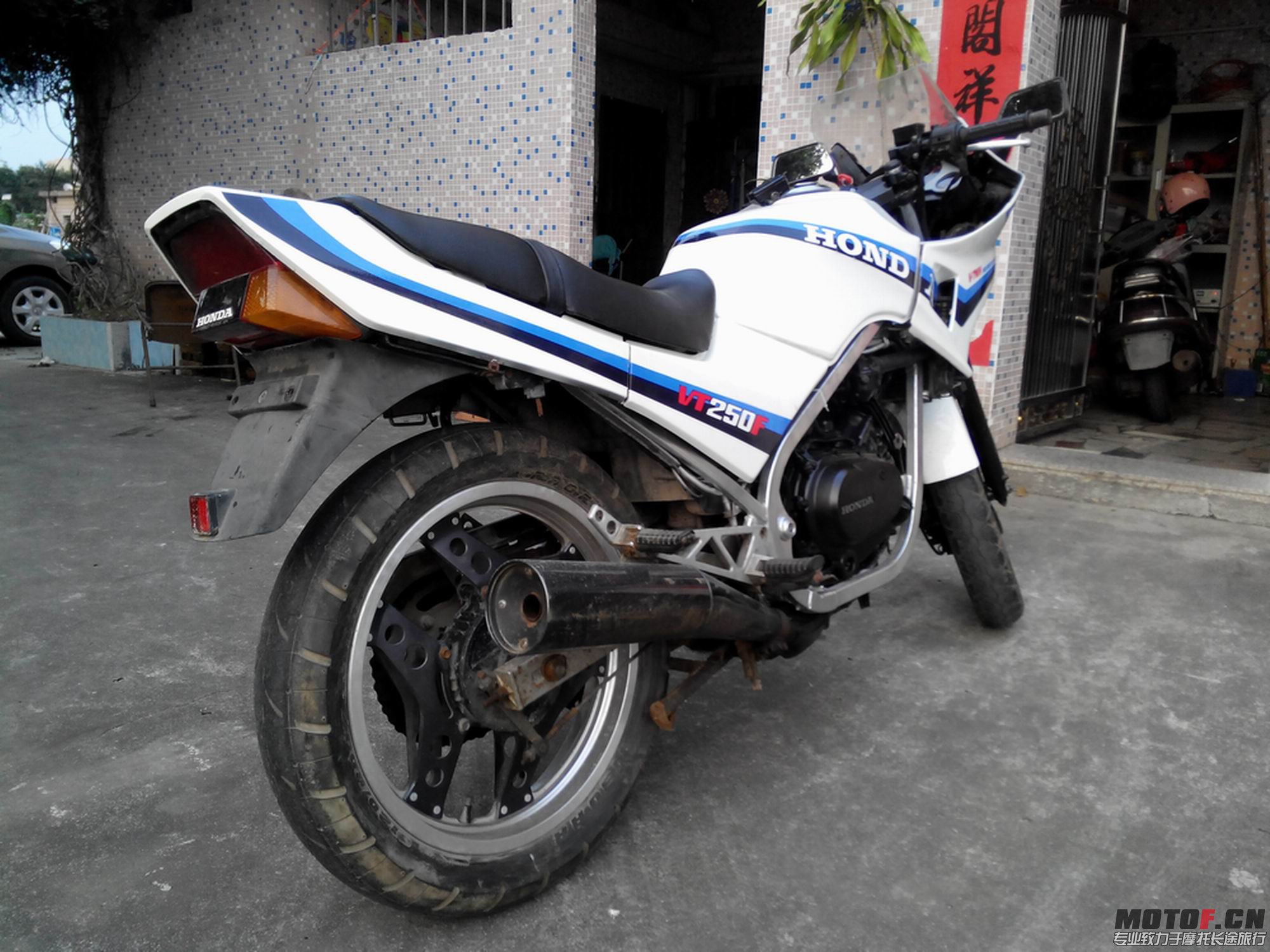 也是84年的老车，刚复活好。