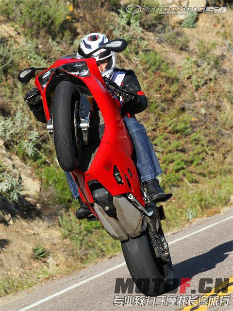 12_Ducati_1199_PanigaleS_3.jpg