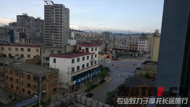 在酒店的窗往外看