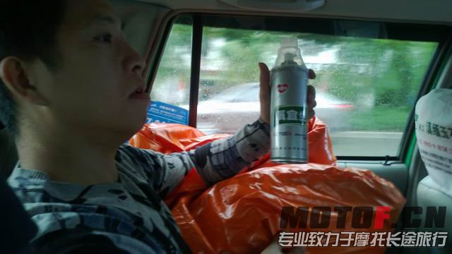 这家伙拿氧气出来看看