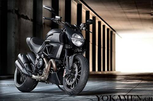 杜卡迪又带来了新产品Diavel Dark(黑暗巨魔)