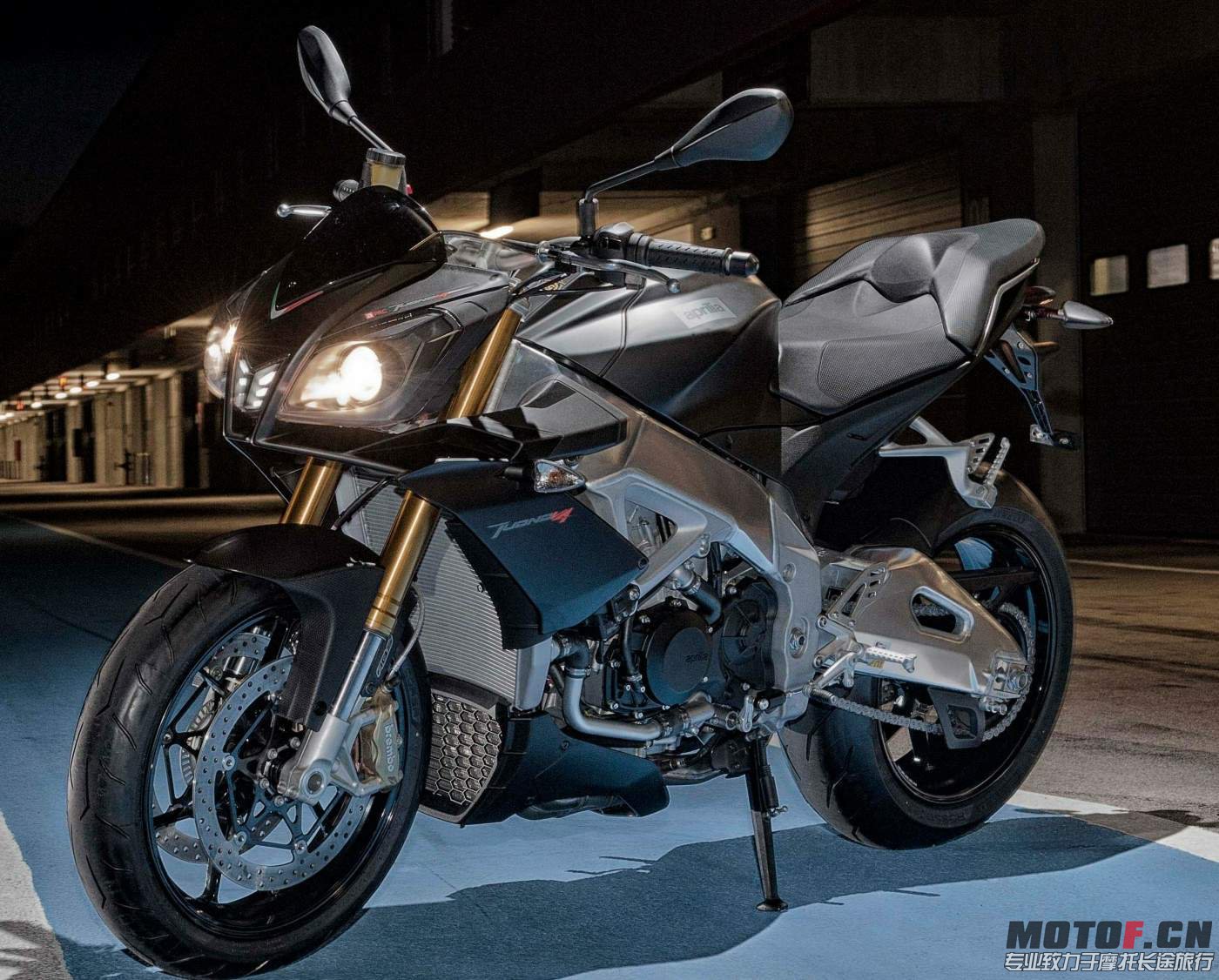 Aprilia Tuono V4R 14  3.jpg