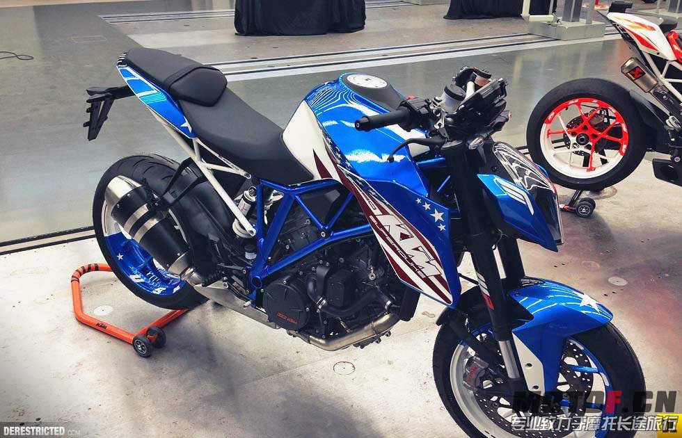 KTM 1290 Super Duke R Patriot Edition  1.jpg