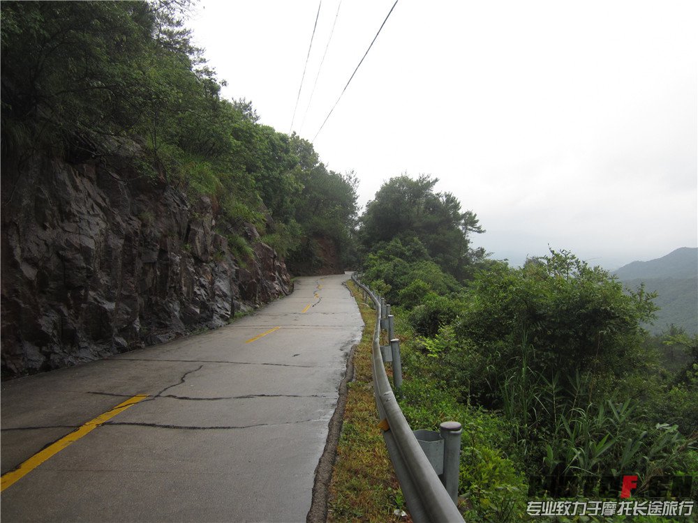 路上没有偶遇车友了，下雨天