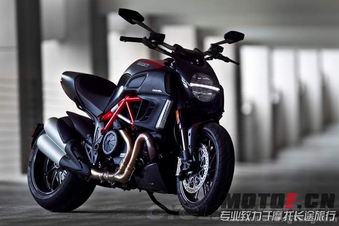 Ducati-Diavel-Carbon_001[1].jpg