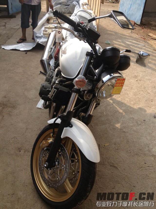13款全新CB400.jpg