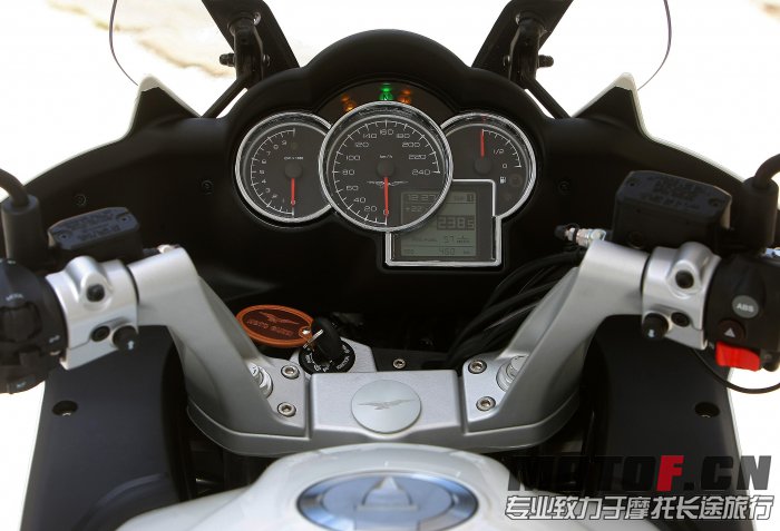 mg_76 NORGE GT8V_dashboard.jpg