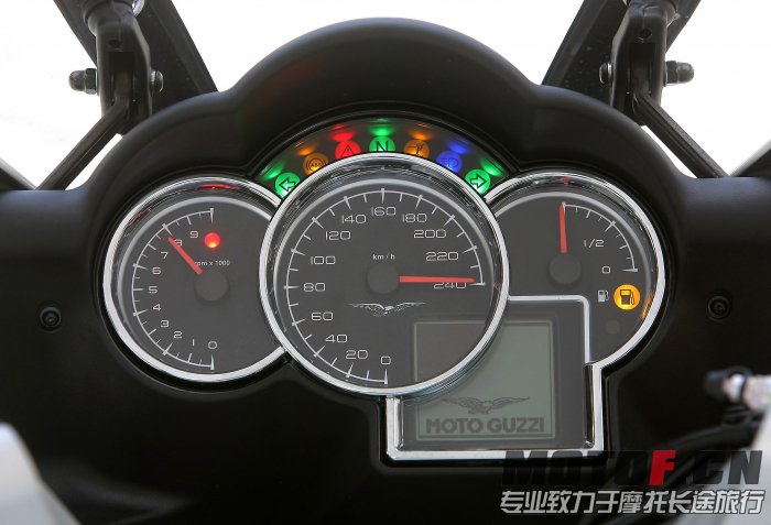 mg_77 NORGE GT8V_dashboard close.jpg
