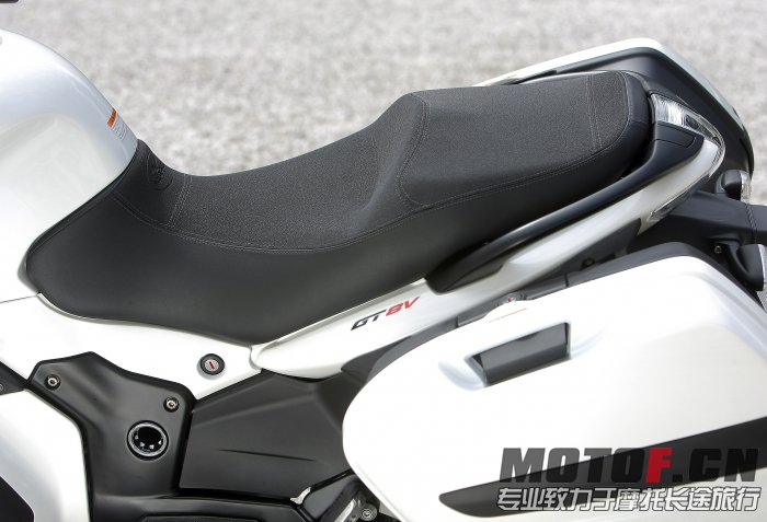 mg_82 NORGE GT8V_seat and bags expaned.jpg