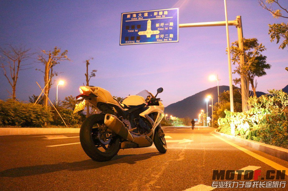 杨梅坑路上