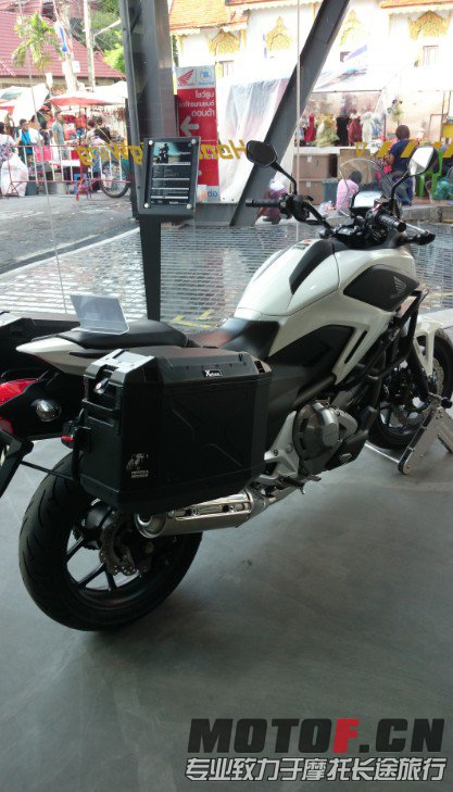 0PRXT(ODMZBH5@`B}DN41NM.jpg
