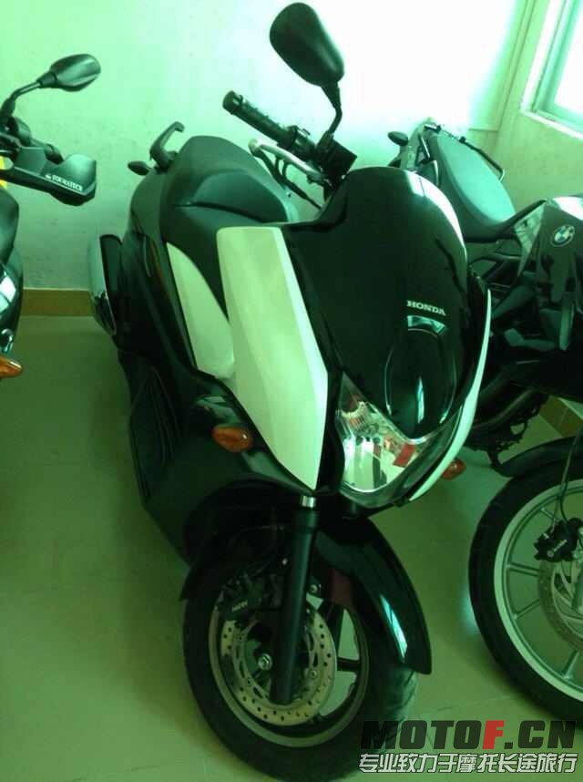 )ZTZ}1BHK$O)8L5%OO107D6.jpg