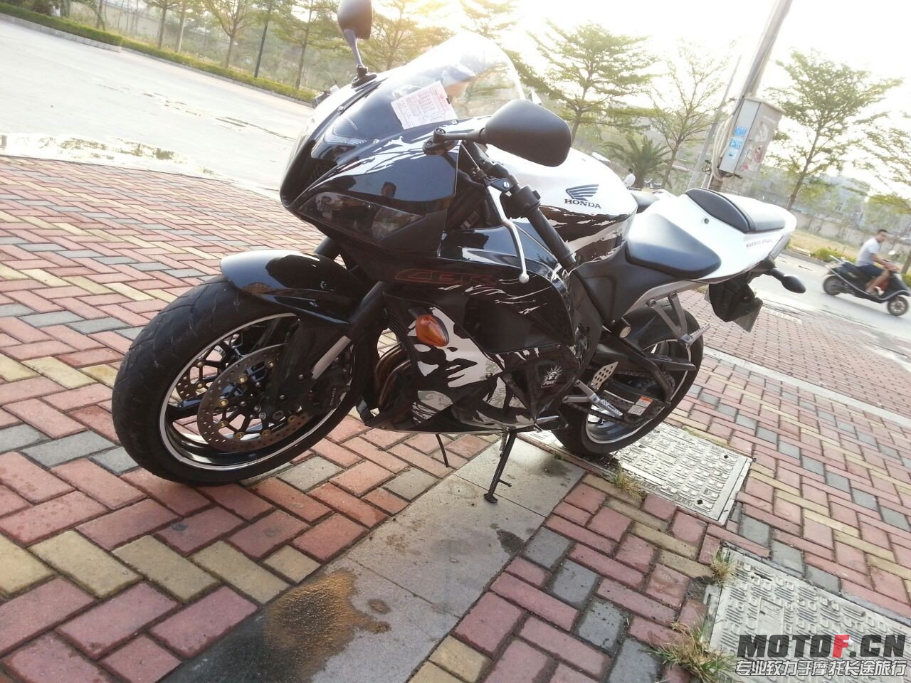 QQ图片20131024140627.jpg