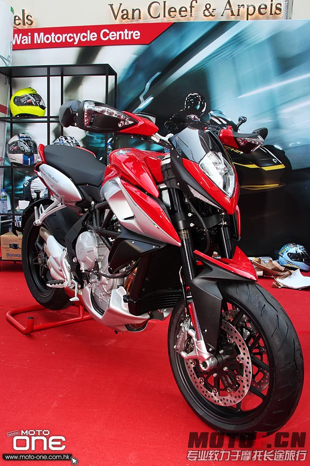 2014_MV_AGUSTA_Rivale_800_bikeshow_01.jpg