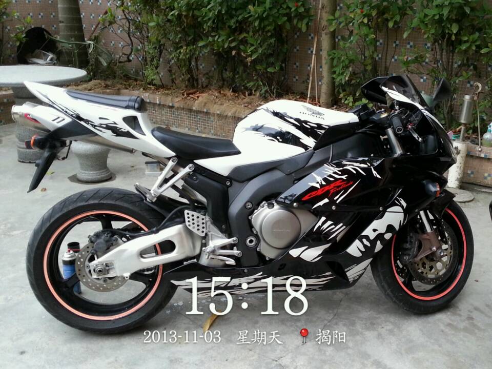 本田cbr侧面.jpg