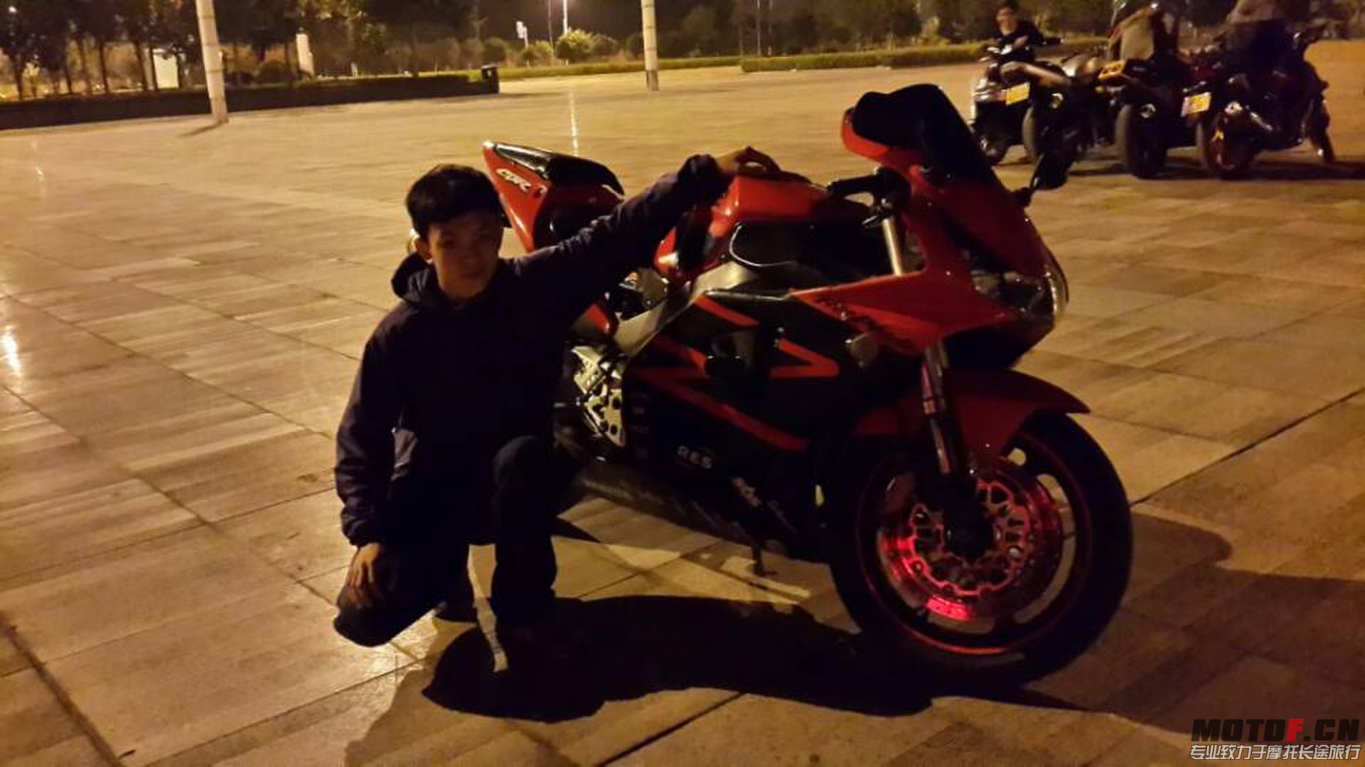 QQ图片20131110234448.jpg