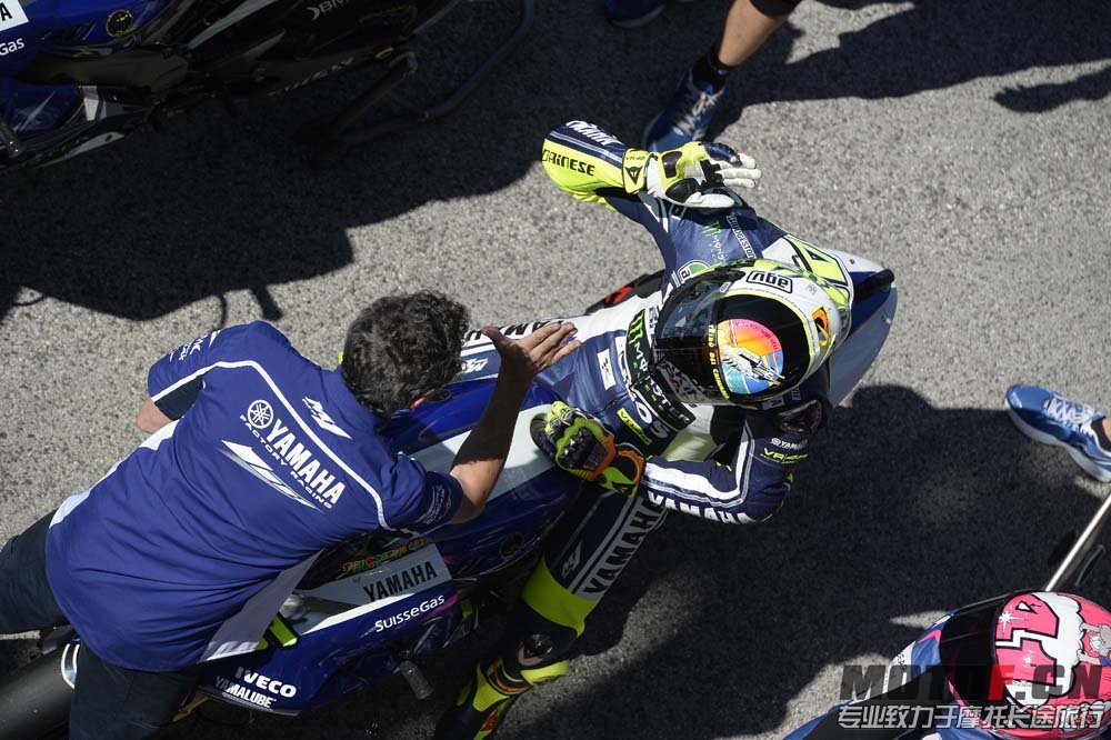 Valentino-Rossi-Misano-Helmet-wish-you-were-here-04.jpg