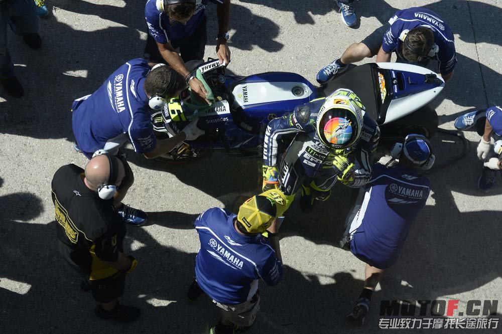 Valentino-Rossi-Misano-Helmet-wish-you-were-here-08.jpg