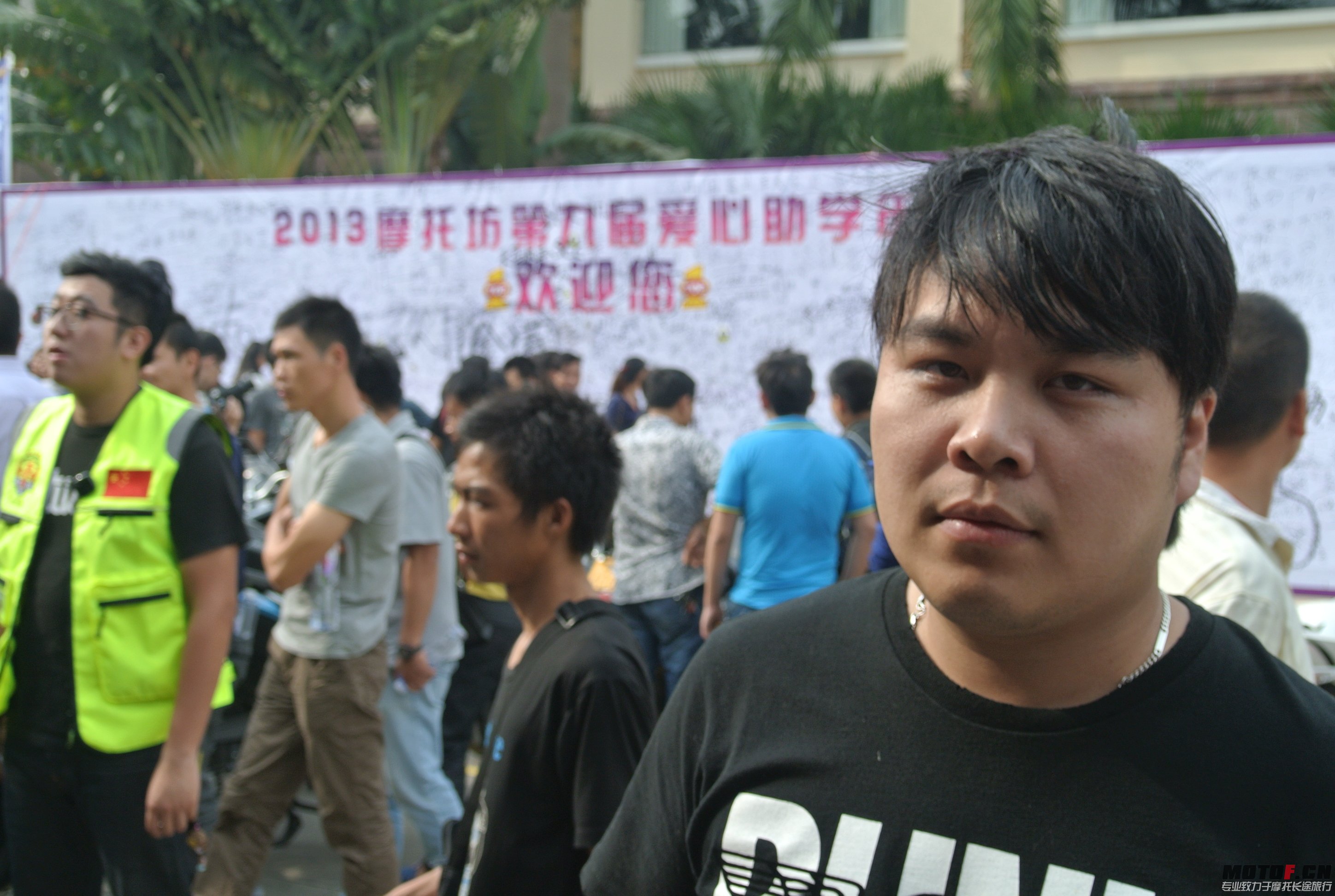 来个大头相留个证明到了主会场