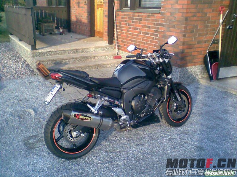 1242219435-Yamaha-FZ-1.jpg