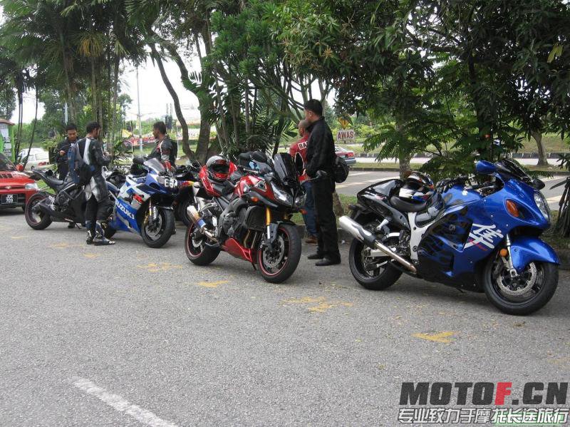 1242221747-Yamaha-FZ-1.jpg