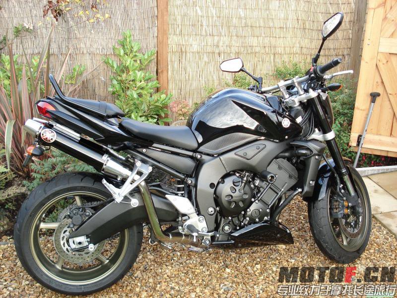 1242528509-Yamaha-FZ-1.jpg