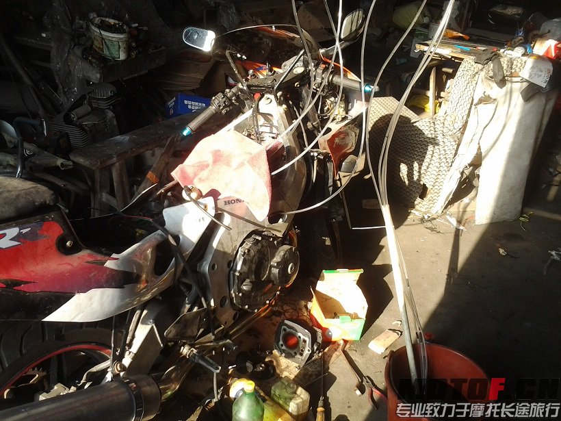一直是一个人，所以忙起来没空收拾，比较混乱，大家别笑话啊