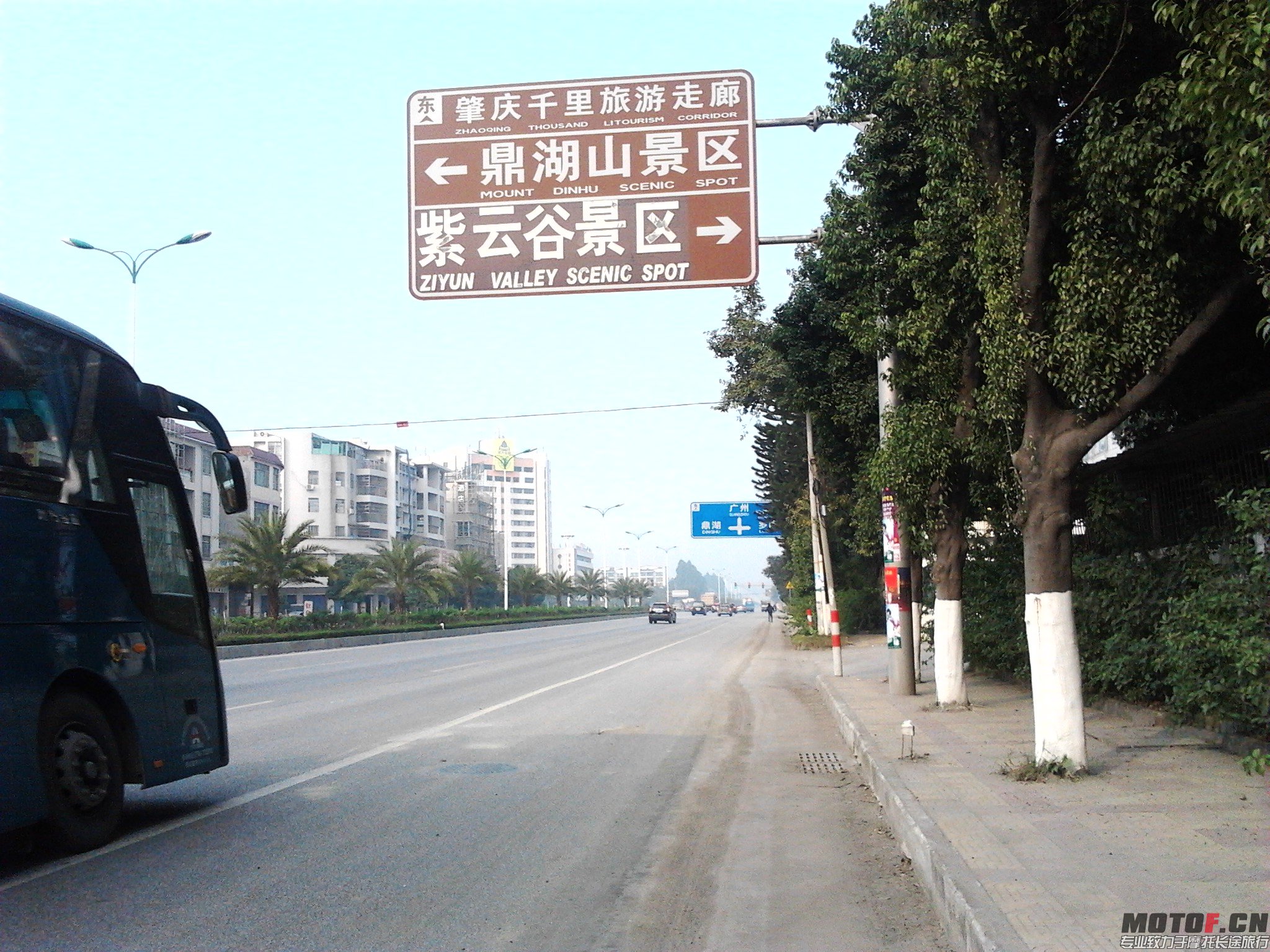 自己一个傻傻的