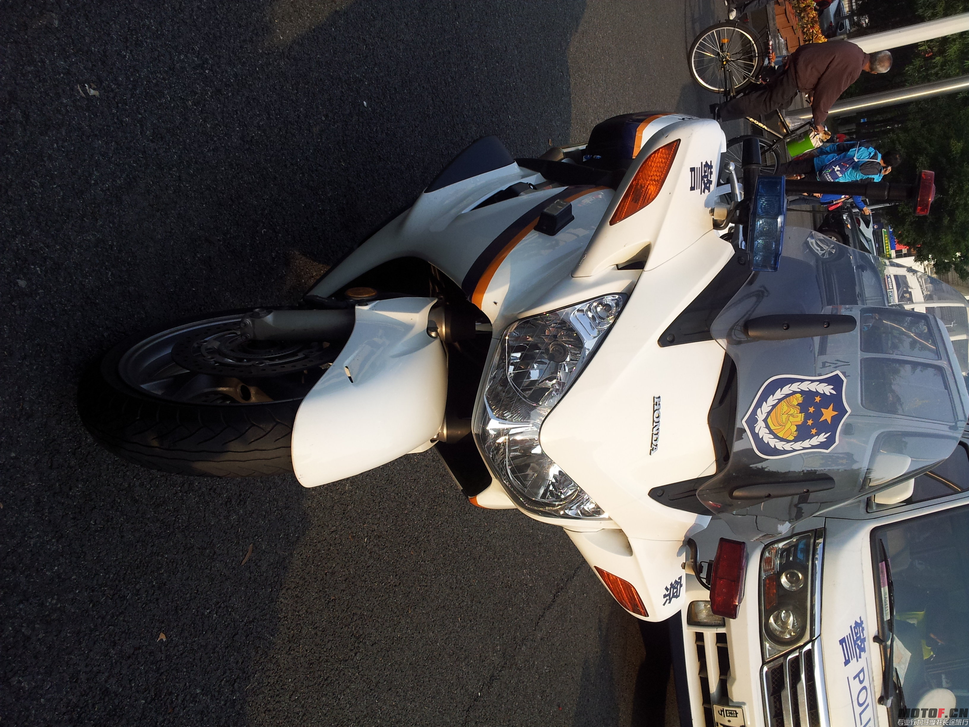 警车154004.jpg