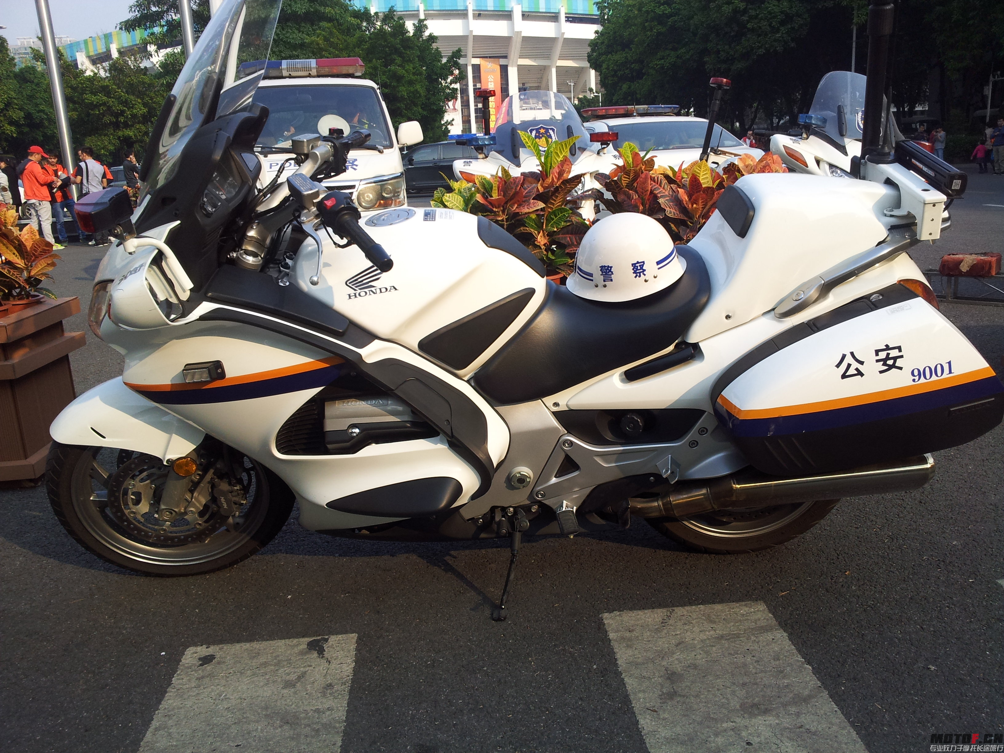 警车_154026.jpg
