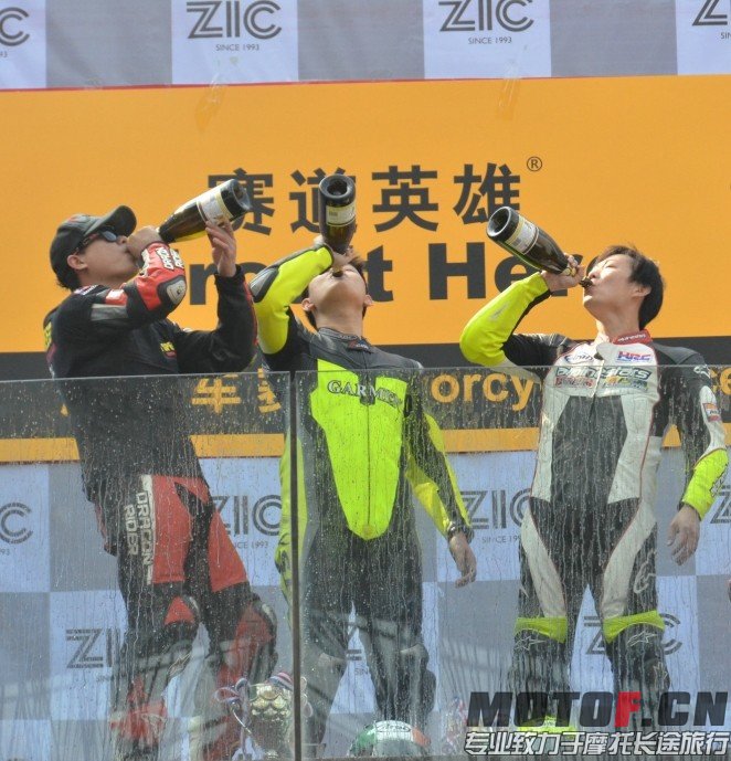 QQ图片20131224231944.jpg
