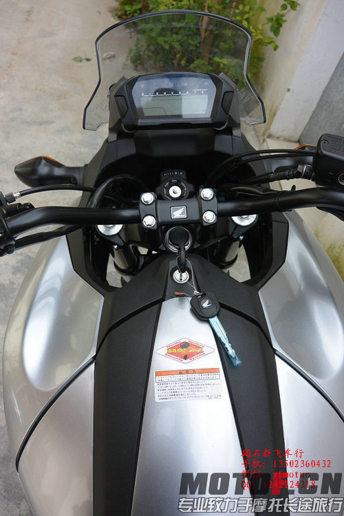 2012年全新本田NC700X_1trwi.jpg