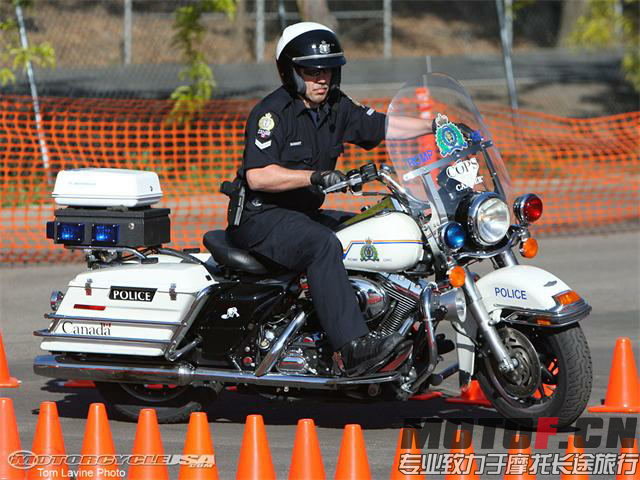 Motorcycle-Police-Skills-5_看图王.jpg