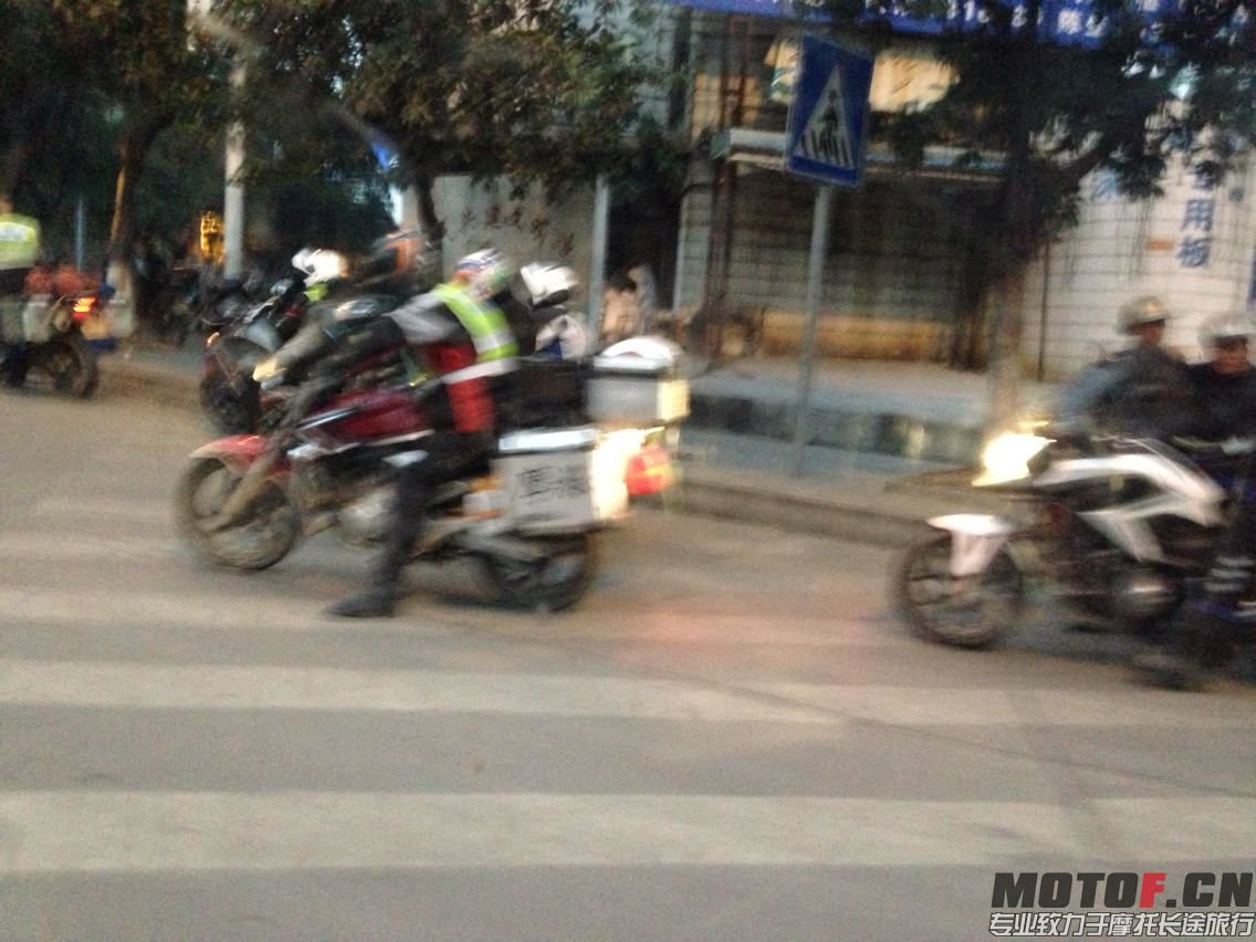 车队喔！手斗了下下！