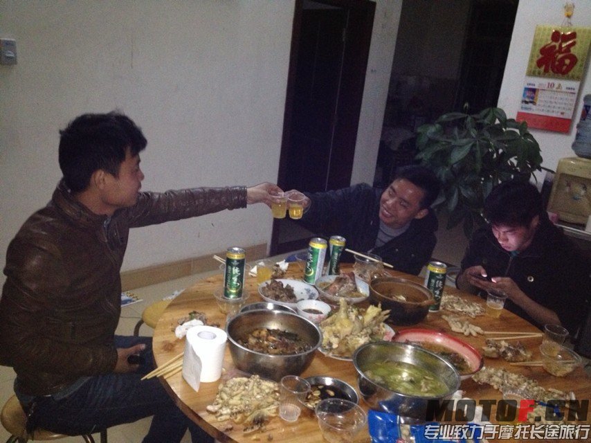 晚上回到家吃饭吹水