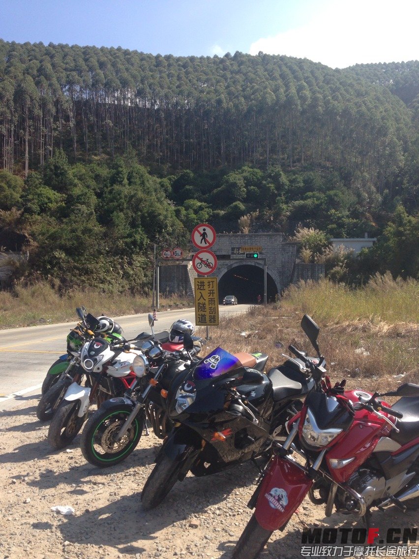 炸彩虹岭隧道1.jpg